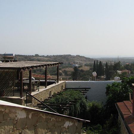 Dolphin Guest House And Studios Tochni Exterior photo