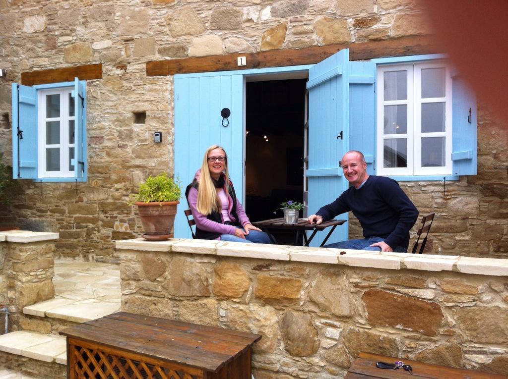 Dolphin Guest House And Studios Tochni Exterior photo