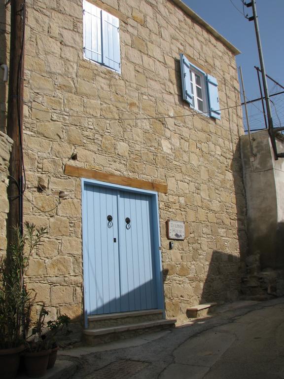 Dolphin Guest House And Studios Tochni Exterior photo