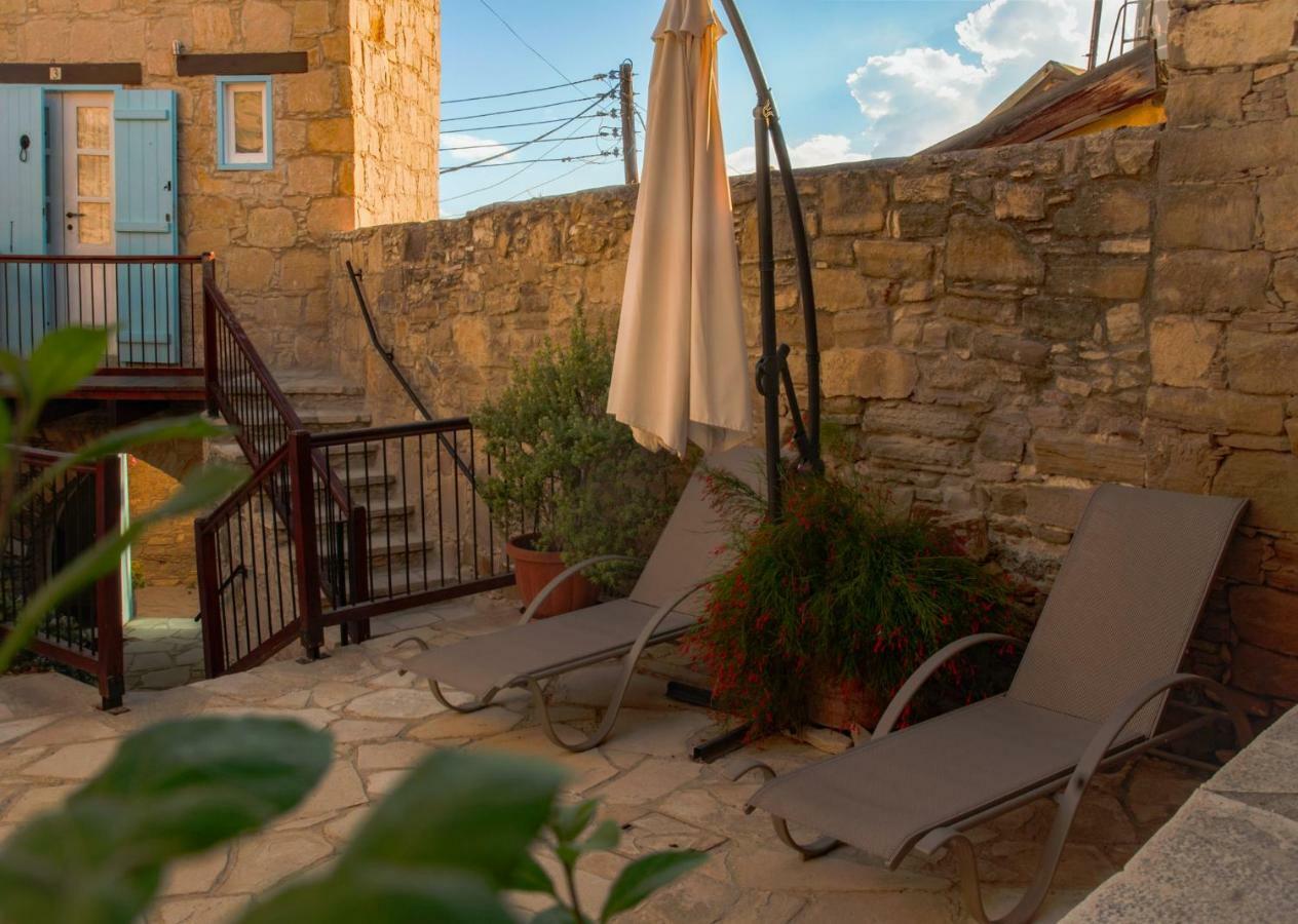 Dolphin Guest House And Studios Tochni Exterior photo